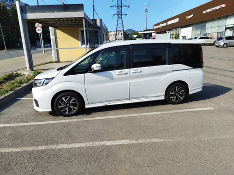 2020 Honda Stepwgn Spada V Рестайлинг, белый, 2140000 рублей, вид 4