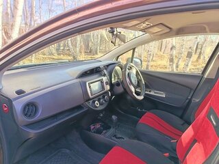 2014 Toyota Vitz III (XP130) Рестайлинг, коричневый, 650000 рублей, вид 3