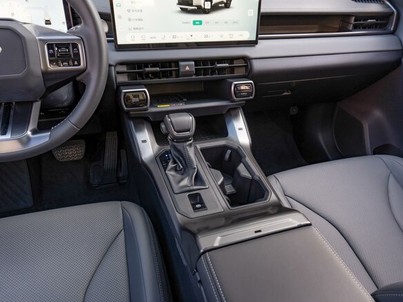 2026 Toyota RAV4 VI (XA60), белый - вид 22