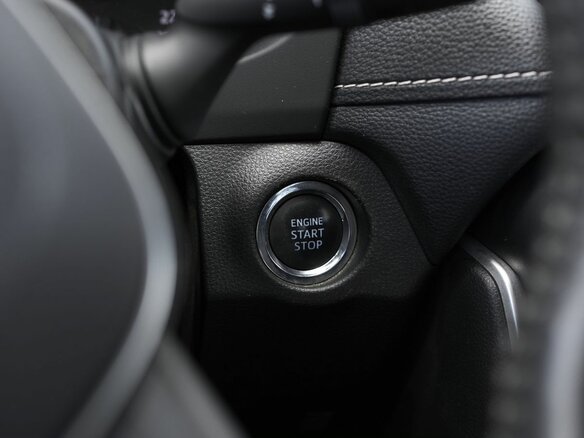 2021 Toyota RAV4 V (XA50), белый, 3447000 рублей - вид 13