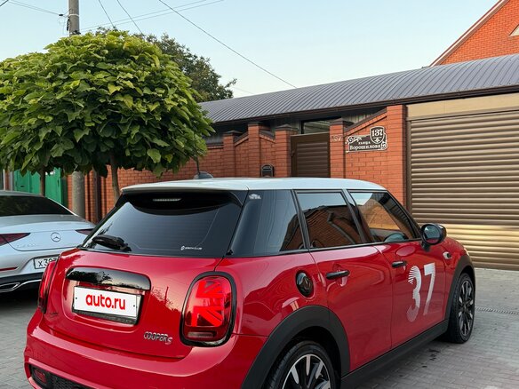 2020 Mini Hatch Cooper S III (F55/F56) Рестайлинг, красный - вид 5