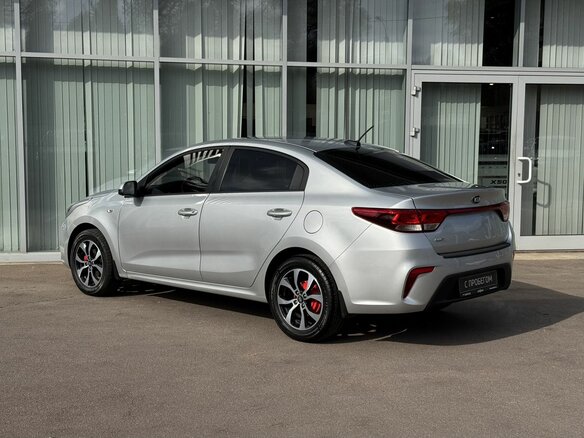 2017 Kia Rio IV, серебристый, 1370000 рублей - вид 6