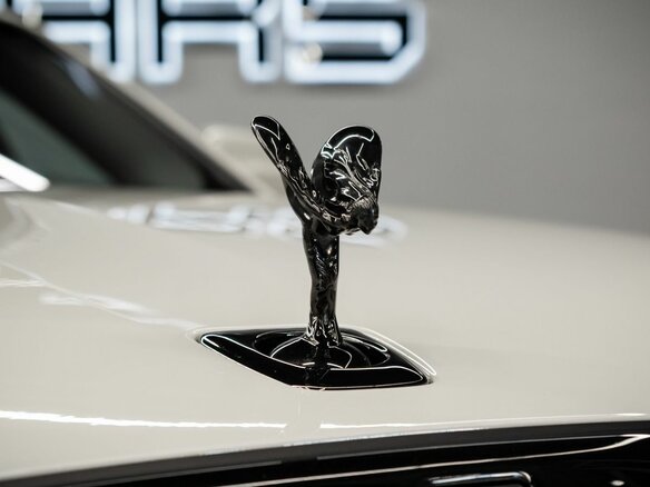 2025 Rolls-Royce Ghost Black Badge II Рестайлинг (Series II), серый, 47294000 рублей - вид 6