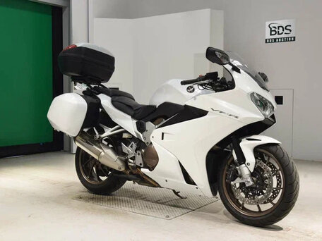 2016 Honda VFR 800, белый, 1250000 рублей, вид 1