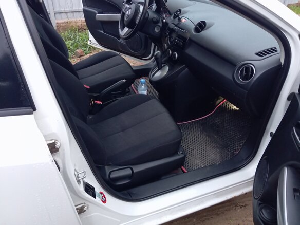 2012 Mazda 2 II Рестайлинг (DE2), белый, 750000 рублей - вид 6