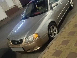 2001 Kia Spectra I Рестайлинг 1, серебристый, 320000 рублей, вид 1