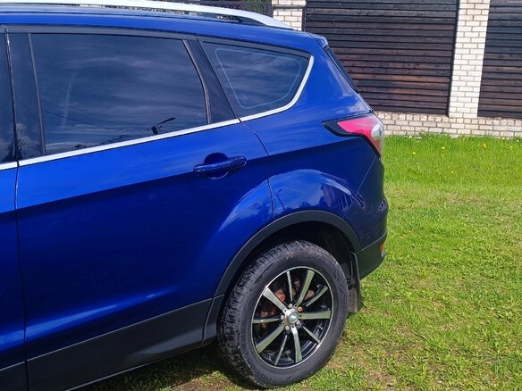 2017 Ford Kuga II Рестайлинг, синий, 1358000 рублей - вид 2
