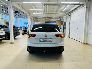 2018 Volkswagen Tiguan II, белый, 2249900 рублей, вид 5