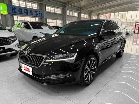 2022 Skoda Superb III Рестайлинг, чёрный, 1876000 рублей, вид 1
