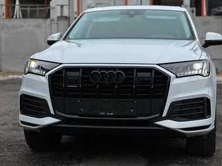 2023 Audi Q7 45 TFSI II (4M) Рестайлинг, белый, 4100000 рублей, вид 2