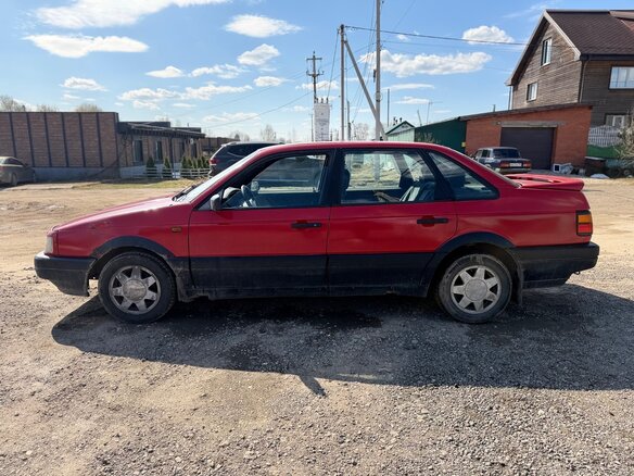 1990 Volkswagen Passat B3, красный, 140000 рублей - вид 3