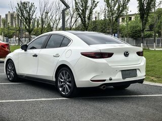 2022 Mazda 3 Axela IV (BP), белый, 1400000 рублей, вид 4