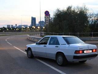 1992 Mercedes-Benz 190 (W201), белый, 980000 рублей, вид 2
