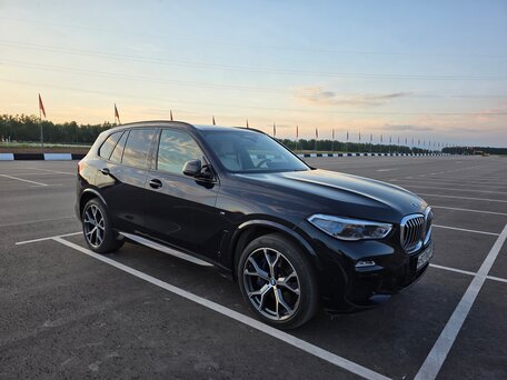 2020 BMW X5 45e IV (G05/G18), чёрный, 6600000 рублей, вид 4