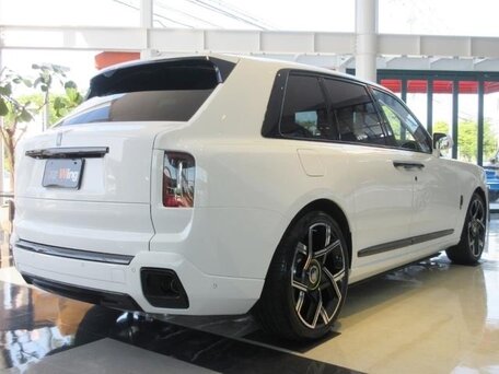 2026 Rolls-Royce Cullinan I Рестайлинг (Series II), белый, 51420000 рублей, вид 5