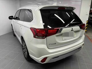 2021 Mitsubishi Outlander III Рестайлинг 3, белый, 2015000 рублей, вид 5