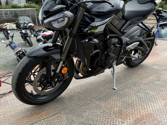 2025 Triumph Street Triple, чёрный, 1299000 рублей - вид 21