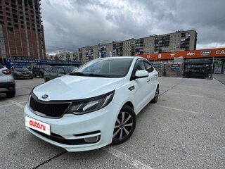 2017 Kia Rio III Рестайлинг, белый, 780000 рублей, вид 3