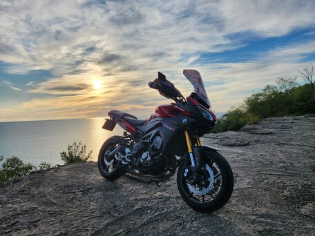 2015 Yamaha MT-09 Tracer (FJ-09), пурпурный, 850000 рублей, вид 5