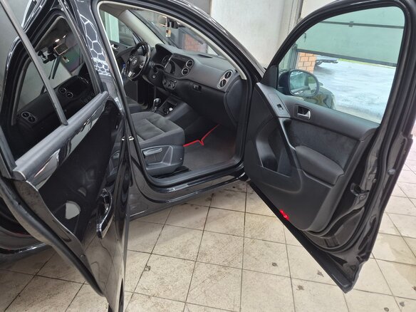 2016 Volkswagen Tiguan I Рестайлинг, чёрный, 1500000 рублей - вид 7