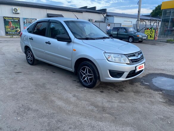 2015 Lada (ВАЗ) Granta I, серебристый, 460000 рублей - вид 2