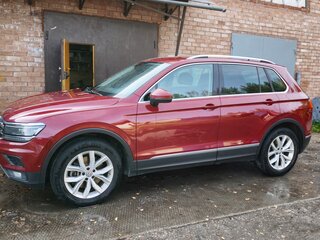 2017 Volkswagen Tiguan II, красный, 2349000 рублей, вид 5