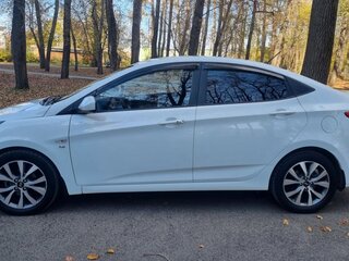 2015 Hyundai Solaris I Рестайлинг, белый, 1050000 рублей, вид 4