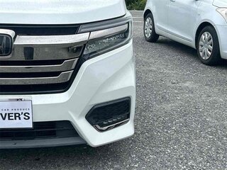 2018 Honda Stepwgn Spada V Рестайлинг, белый, 1800000 рублей, вид 3
