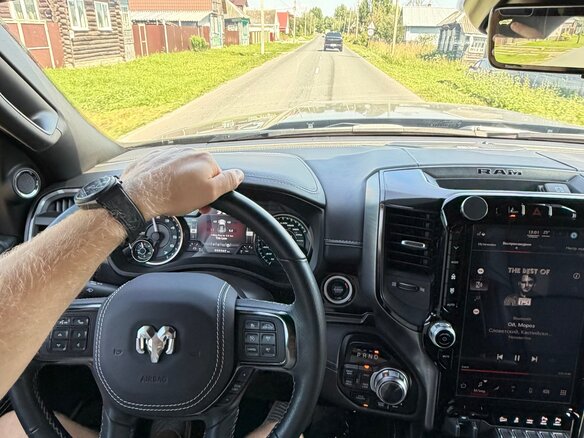 2022 RAM 2500, чёрный, 7800000 рублей - вид 6