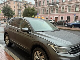 2021 Volkswagen Tiguan II Рестайлинг, серый, 3480000 рублей, вид 2