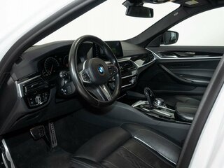 2019 BMW 5 серии 520d xDrive VII (G30/G31/G38), белый, 4150000 рублей, вид 5