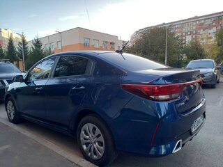 2021 Kia Rio IV Рестайлинг, синий, 1560000 рублей, вид 5