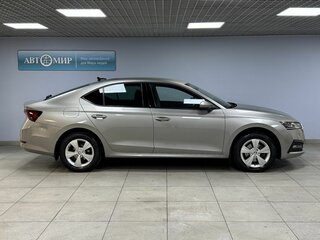 2021 Skoda Octavia IV (A8), бежевый, 2300000 рублей, вид 4