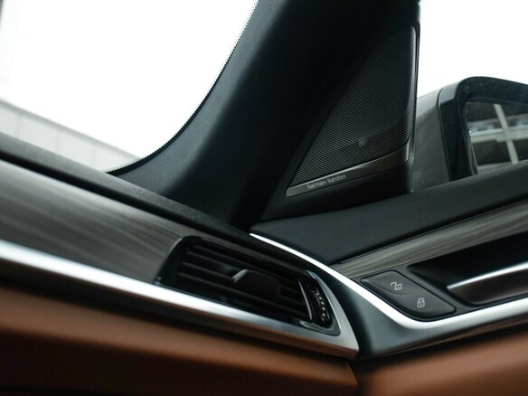 2021 BMW 5 серии 540i xDrive VII (G30/G31/G38) Рестайлинг, серый, 4474483 рублей - вид 7