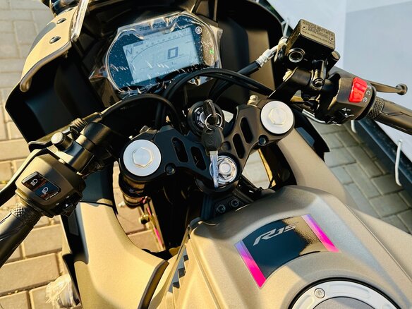 2024 Yamaha YZF-R15, серый, 420000 рублей - вид 8