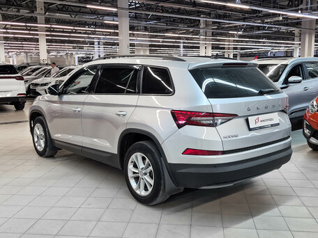 2021 Skoda Kodiaq I Рестайлинг, серебристый, 2919000 рублей, вид 4