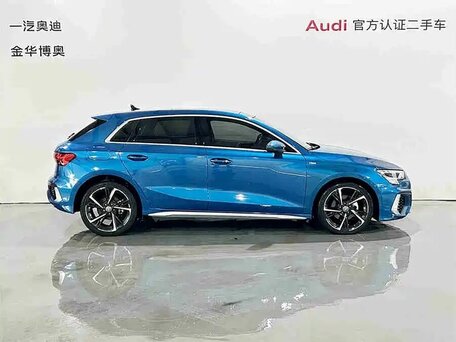 2022 Audi A3 Sportback 35 TFSI IV (8Y), синий, 1652161 рублей, вид 3