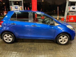 2009 Toyota Yaris II Рестайлинг, синий, 530000 рублей, вид 5