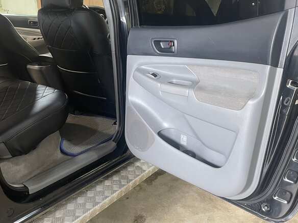 2005 Toyota Tacoma II, чёрный, 2650000 рублей - вид 17