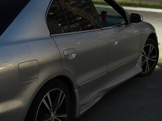 2003 Mitsubishi Galant VIII Рестайлинг, серебристый, 370000 рублей, вид 3