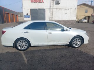 2012 Toyota Camry VII (XV50), белый, 1500000 рублей, вид 3