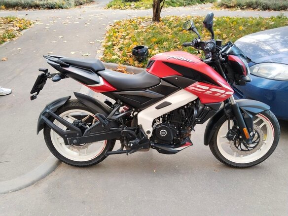 2021 Bajaj Pulsar NS 200, красный, 150000 рублей - вид 2