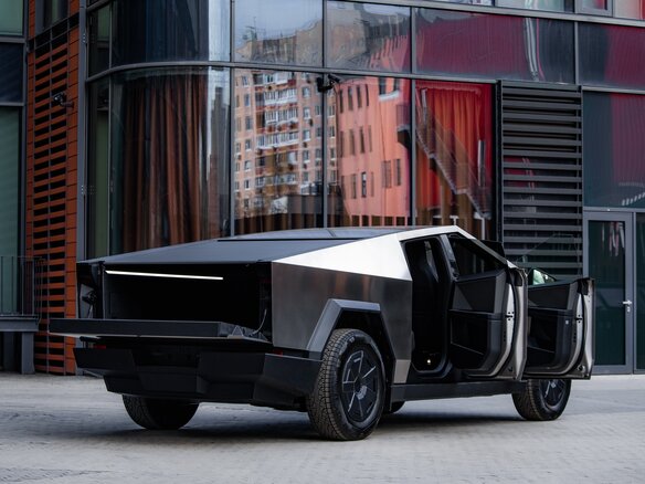 2026 Tesla Cybertruck Cyberbeast, серебристый - вид 31