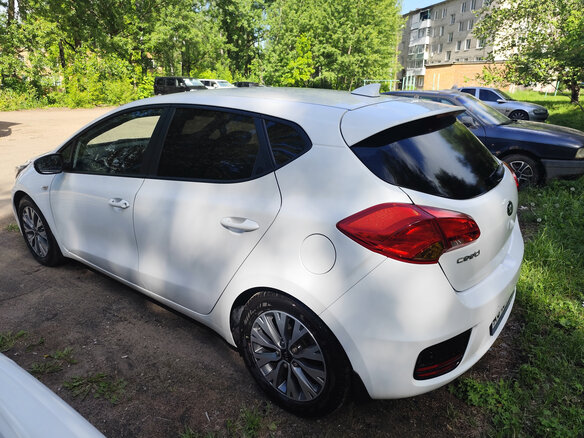 2017 Kia Ceed II Рестайлинг, белый, 1250000 рублей - вид 2