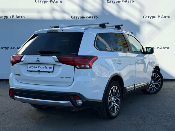 2017 Mitsubishi Outlander III Рестайлинг 2, белый, 1790000 рублей - вид 5