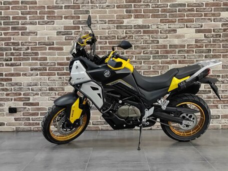 2026 QJMotor SVT 650 X, жёлтый, 729000 рублей, вид 4