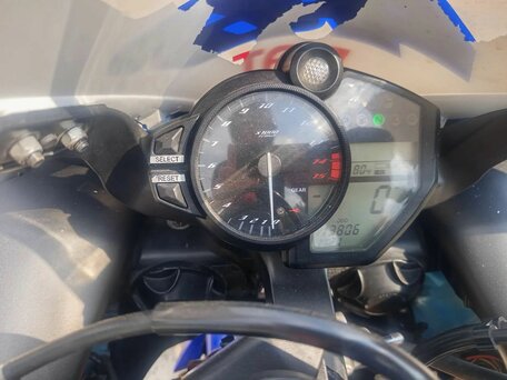 2011 Yamaha YZF-R1, белый, 550000 рублей, вид 4