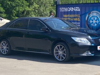 2013 Toyota Camry VII (XV50), чёрный, 1300000 рублей, вид 1