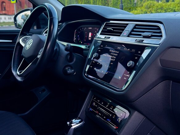 2022 Volkswagen Tiguan Allspace II Рестайлинг, белый - вид 19