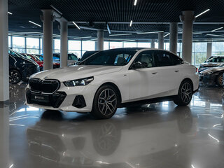 2025 BMW 5 серии 520i VIII (G60/G61/G68), белый, 6750000 рублей, вид 1
